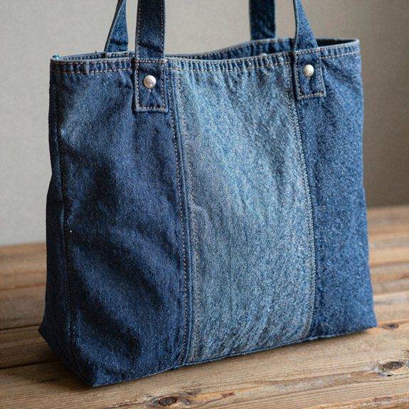 Denim Bag Ideas From Old Jeans That Look Stylish and Sellable 12 reversible denim bag plan