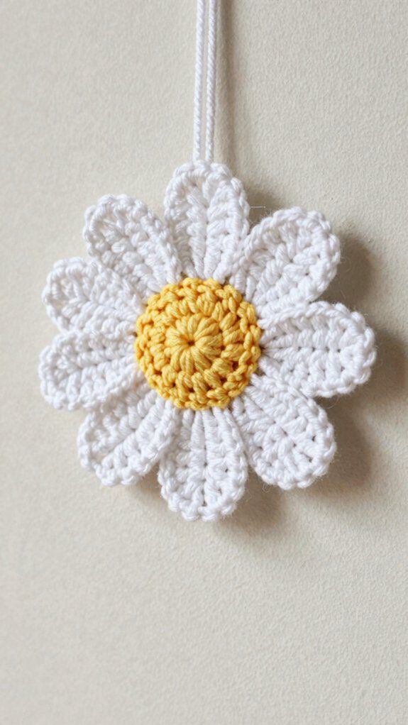 cheerful crochet daisy wall hanging
